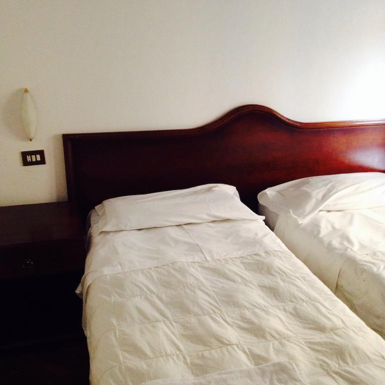 Hotel Medea ميلان الغرفة الصورة
